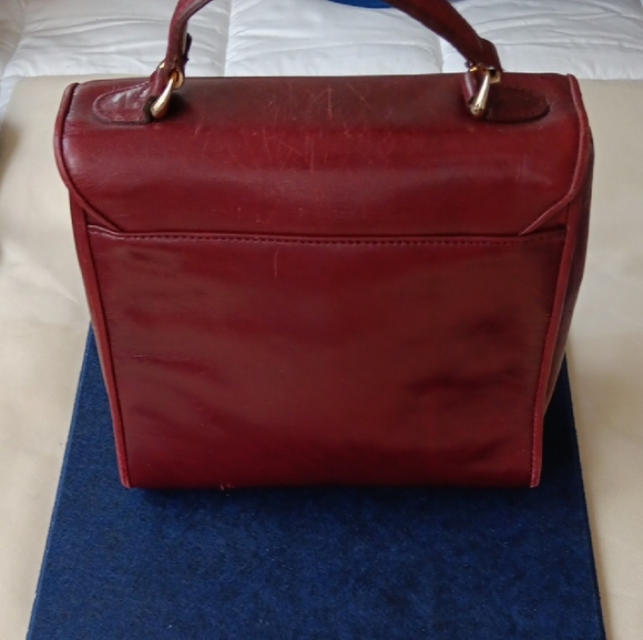 Elegant Burgandy Leather Handbag - Picture 3 of 11